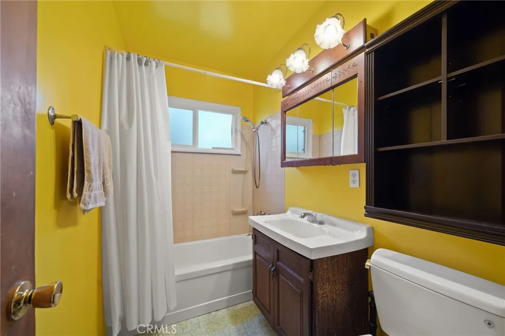 2553 W West Glenoaks Avenue, Anaheim, California 92801 home-pic-15