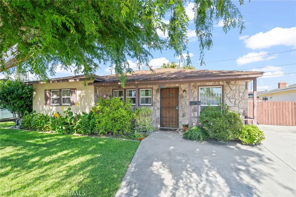 2553 W West Glenoaks Avenue, Anaheim, California 92801 home-pic-1