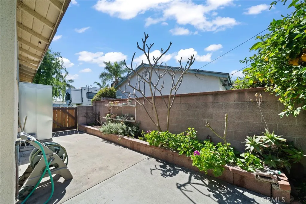 2553 W West Glenoaks Avenue, Anaheim, California 92801 home-pic-23