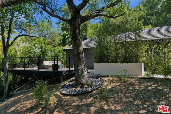 3860 Kingswood Road, Sherman Oaks, California 91403