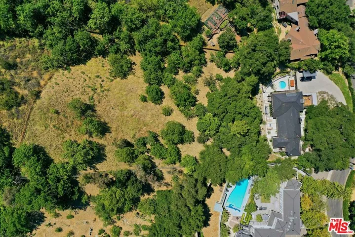 3860 Kingswood Road, Sherman Oaks, California 91403