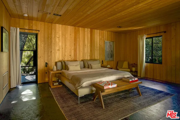 3860 Kingswood Road, Sherman Oaks, California 91403