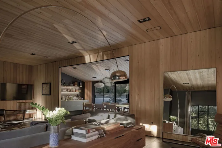3860 Kingswood Road, Sherman Oaks, California 91403
