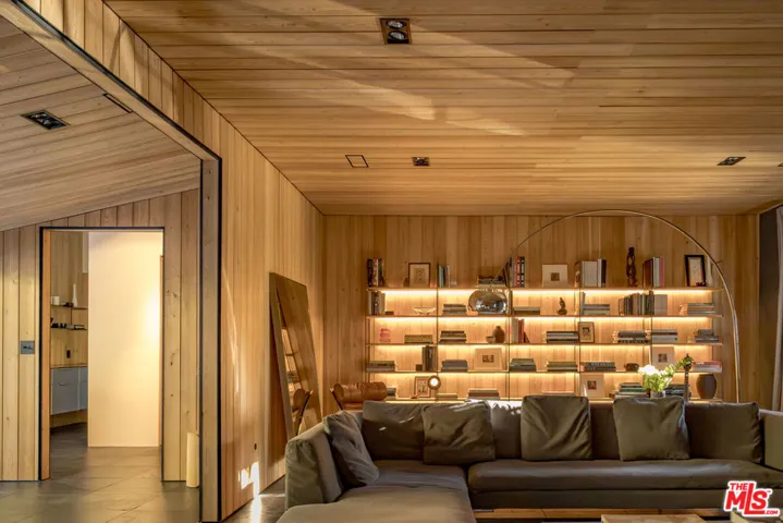 3860 Kingswood Road, Sherman Oaks, California 91403