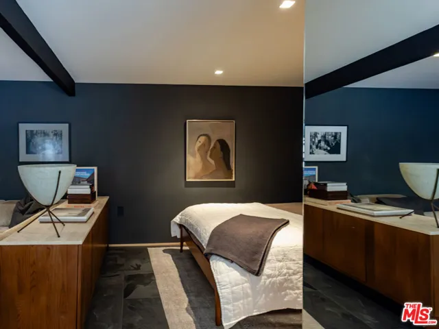 3860 Kingswood Road, Sherman Oaks, California 91403