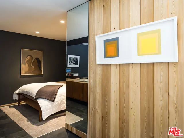 3860 Kingswood Road, Sherman Oaks, California 91403