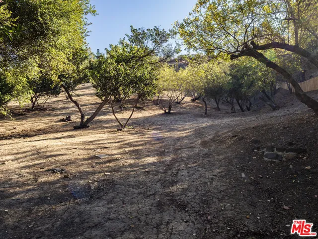 3860 Kingswood Road, Sherman Oaks, California 91403