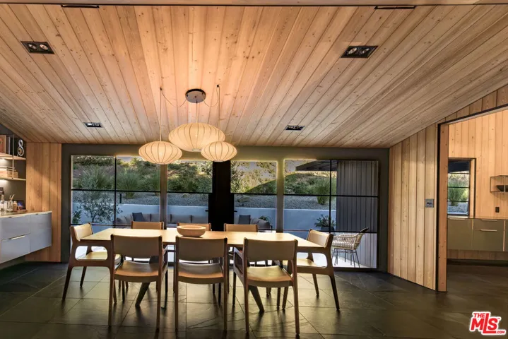 3860 Kingswood Road, Sherman Oaks, California 91403
