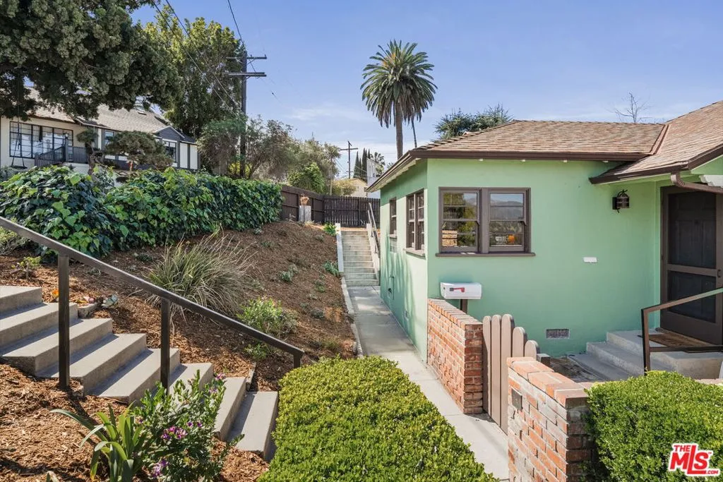 2601 Adelbert Avenue, Silver Lake, California 90039 home-pic-36