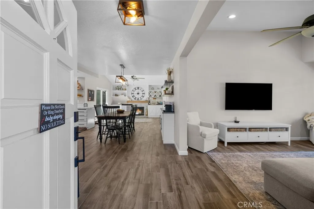 28518 Victoria, Castaic, California 91384 home-pic-19
