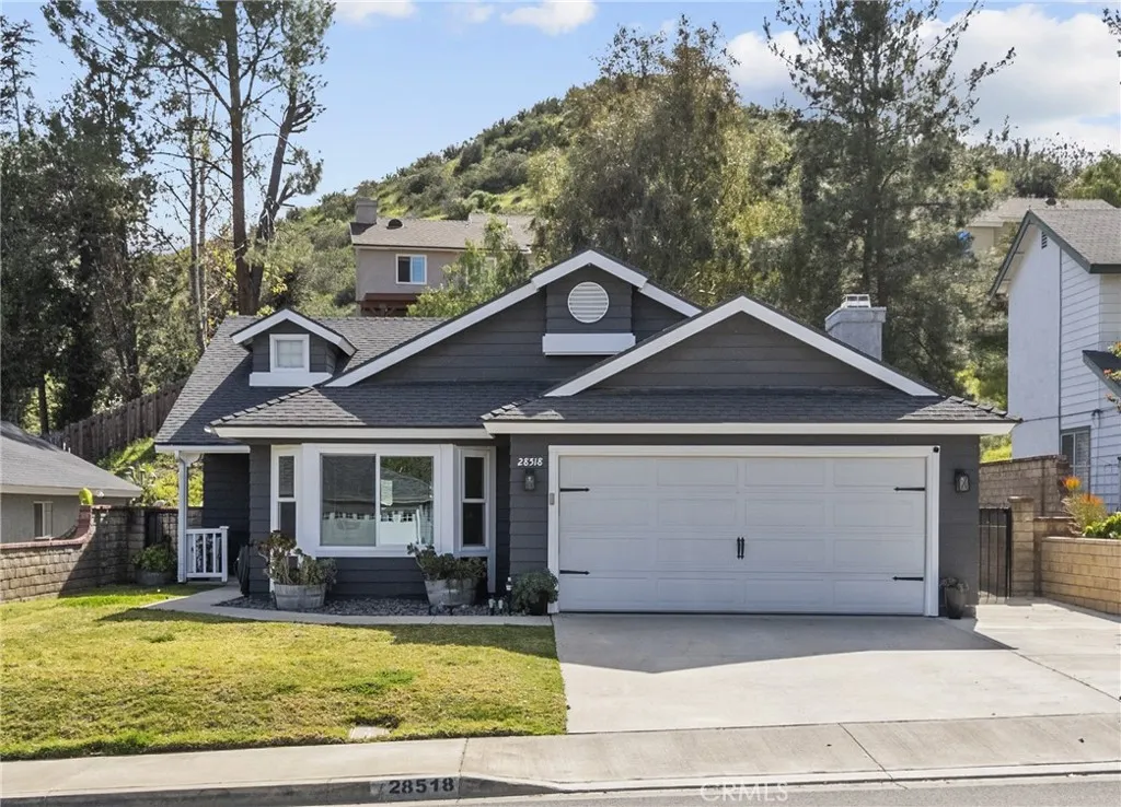 28518 Victoria, Castaic, California 91384 home-pic-1