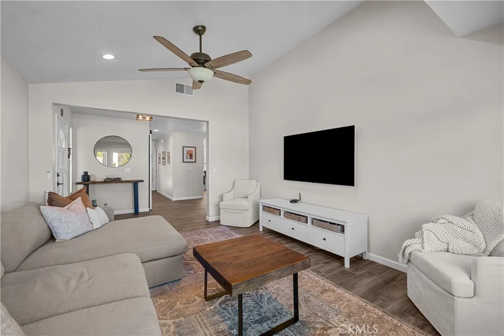 28518 Victoria, Castaic, California 91384 home-pic-6