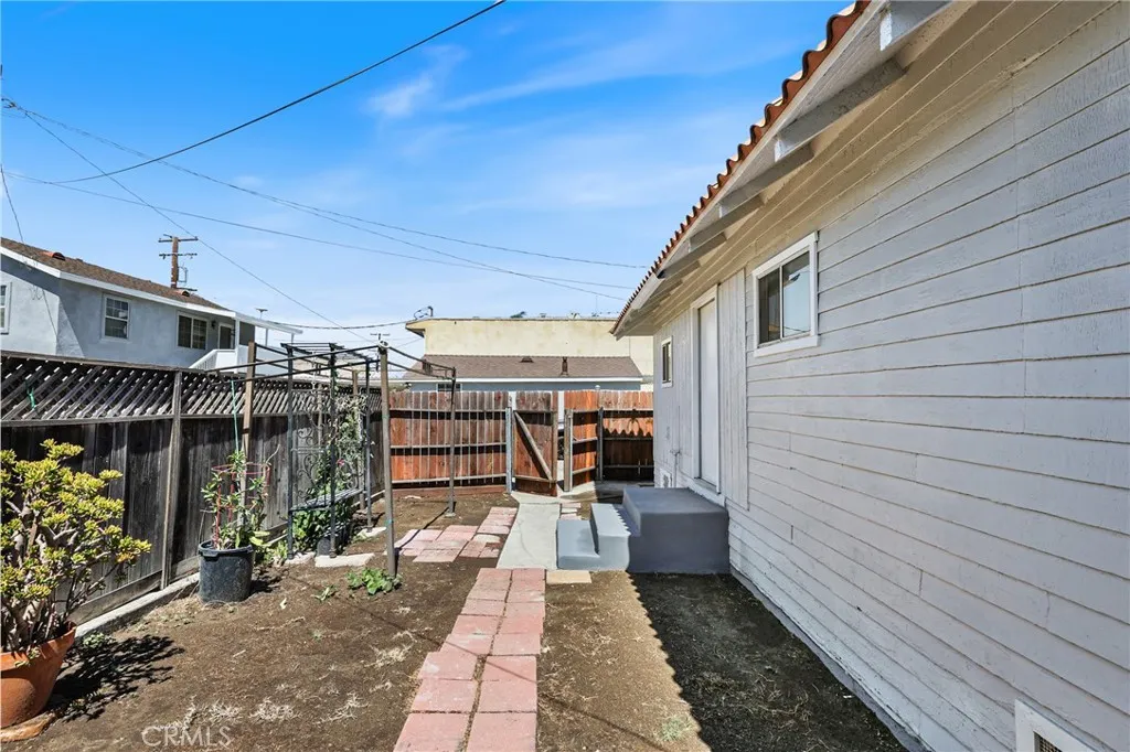 15323 Paramount, Paramount, California 90723 home-pic-34