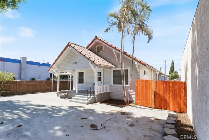 15329 Paramount Blvd: Home / Spacious Driveway