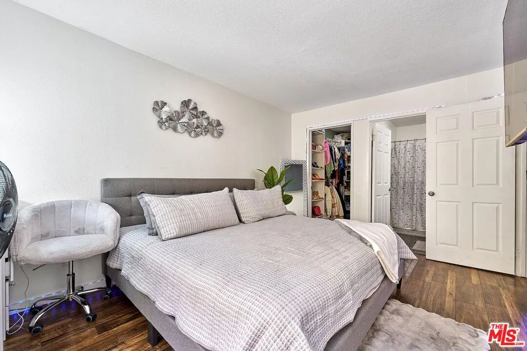 7045 Woodley Avenue 110, Van Nuys, California 91406 home-pic-14