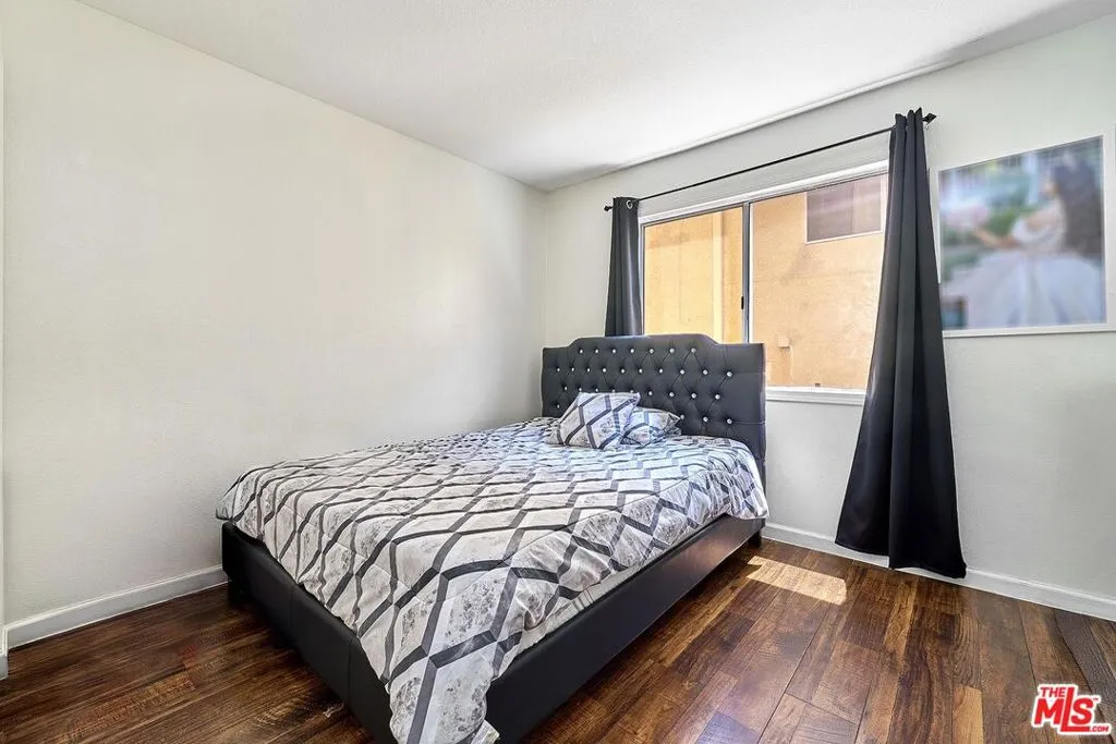 7045 Woodley Avenue 110, Van Nuys, California 91406 home-pic-18