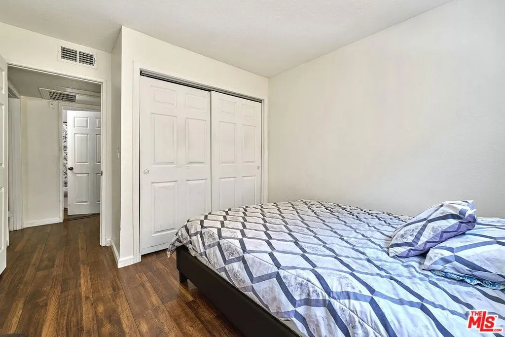 7045 Woodley Avenue 110, Van Nuys, California 91406 home-pic-19