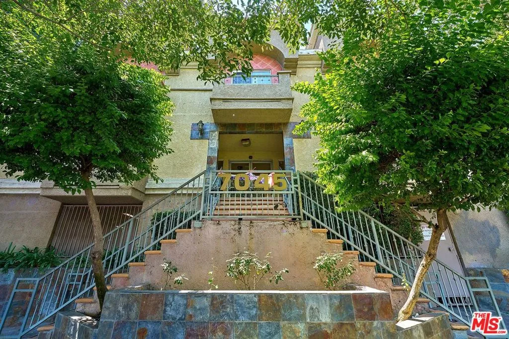 7045 Woodley Avenue 110, Van Nuys, California 91406 home-pic-22