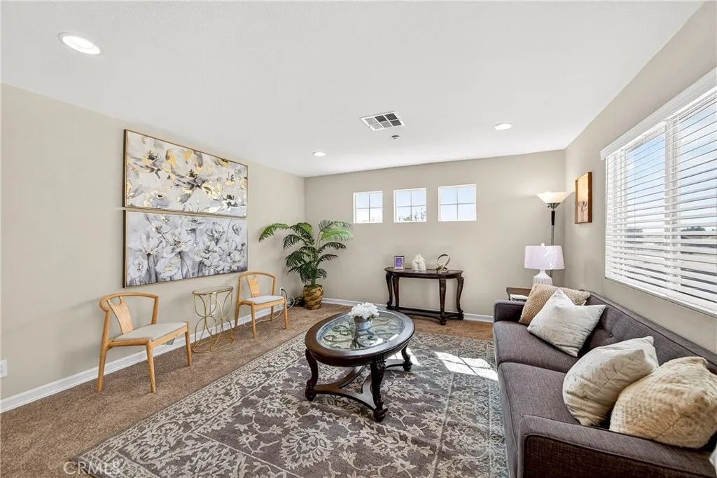 15670 Dobbs Peak Ln, Fontana, California 92336 home-pic-28