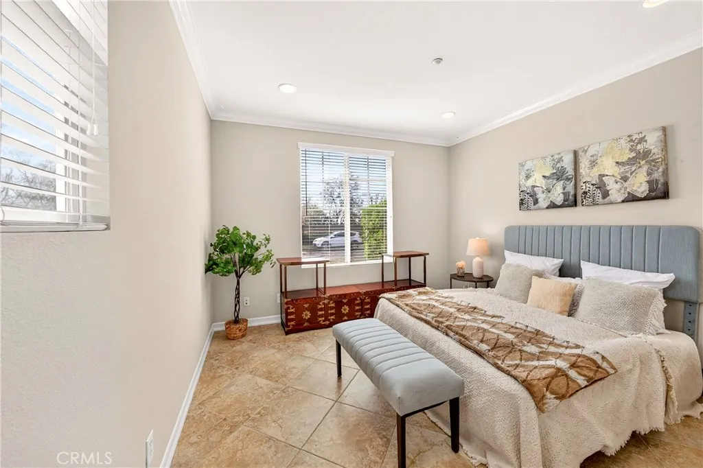 15670 Dobbs Peak Ln, Fontana, California 92336 home-pic-5