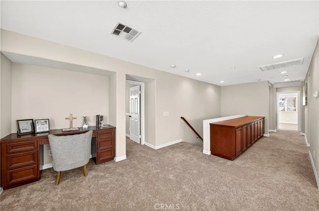 15670 Dobbs Peak Ln, Fontana, California 92336 home-pic-31