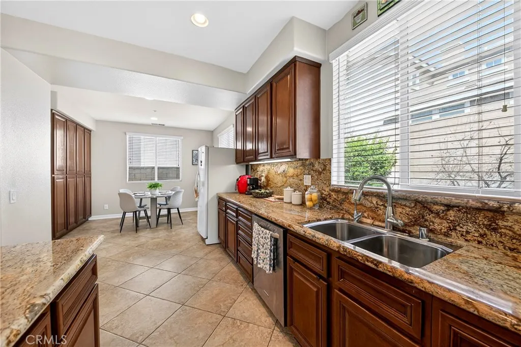 15670 Dobbs Peak Ln, Fontana, California 92336 home-pic-21