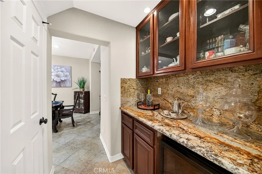 15670 Dobbs Peak Ln, Fontana, California 92336 home-pic-24