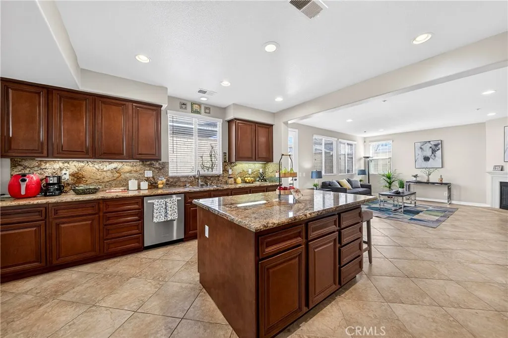 15670 Dobbs Peak Ln, Fontana, California 92336 home-pic-22