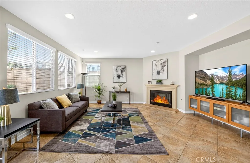 15670 Dobbs Peak Ln, Fontana, California 92336 home-pic-11