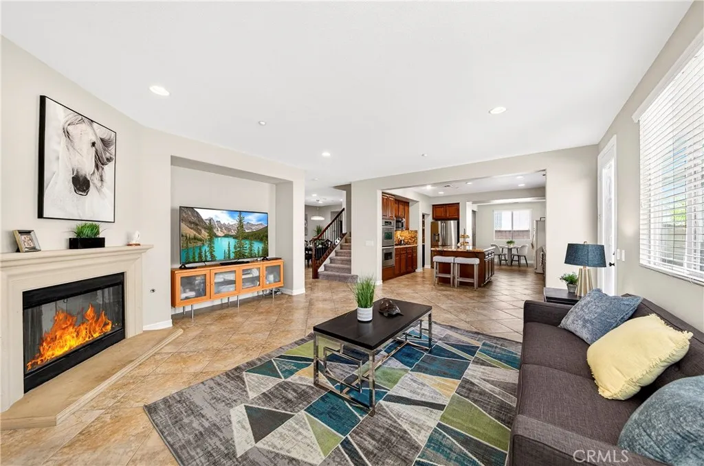 15670 Dobbs Peak Ln, Fontana, California 92336 home-pic-15