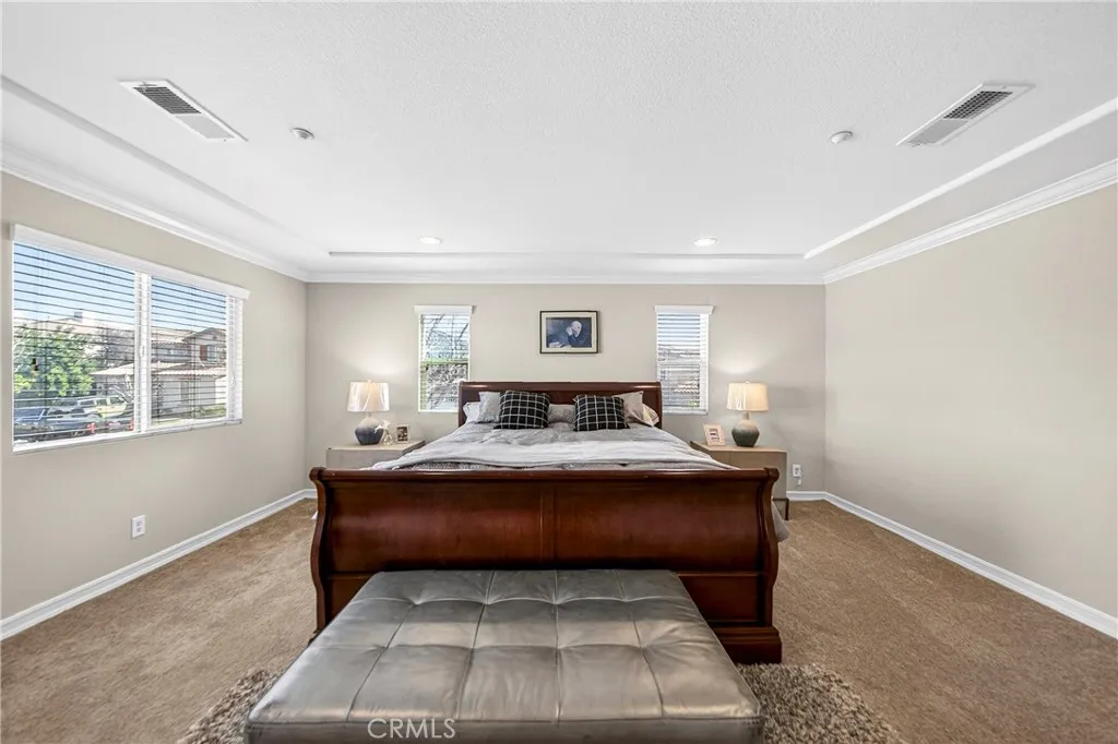 15670 Dobbs Peak Ln, Fontana, California 92336 home-pic-32