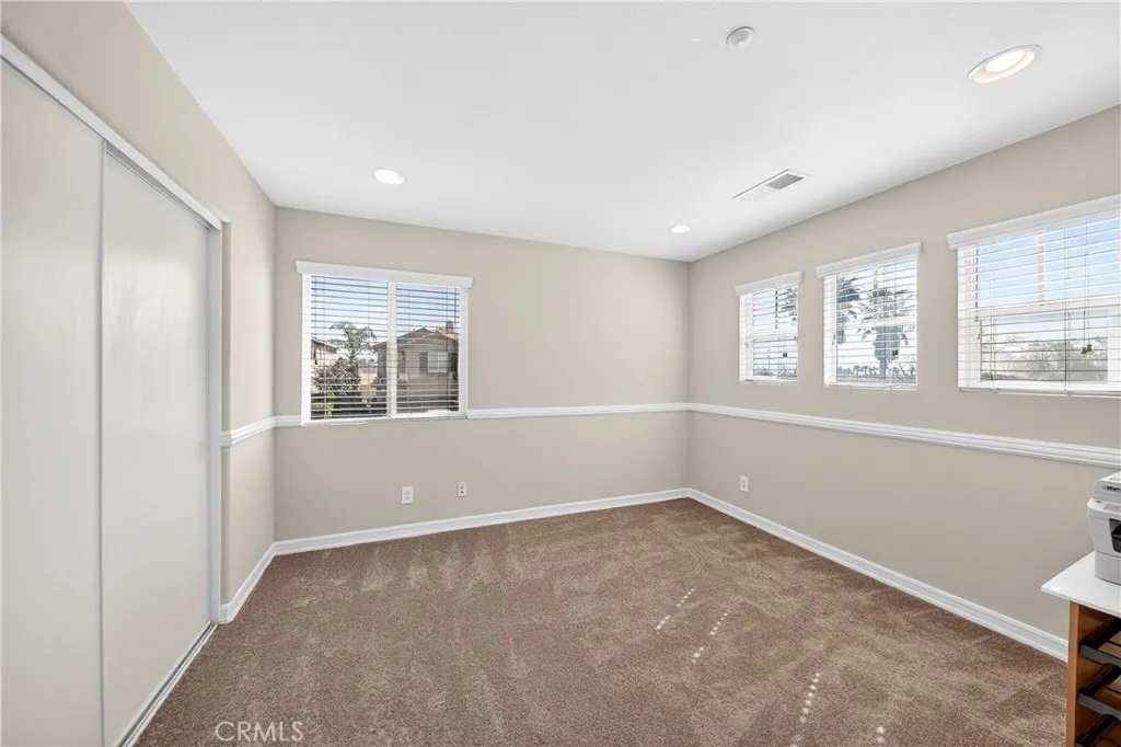15670 Dobbs Peak Ln, Fontana, California 92336 home-pic-42