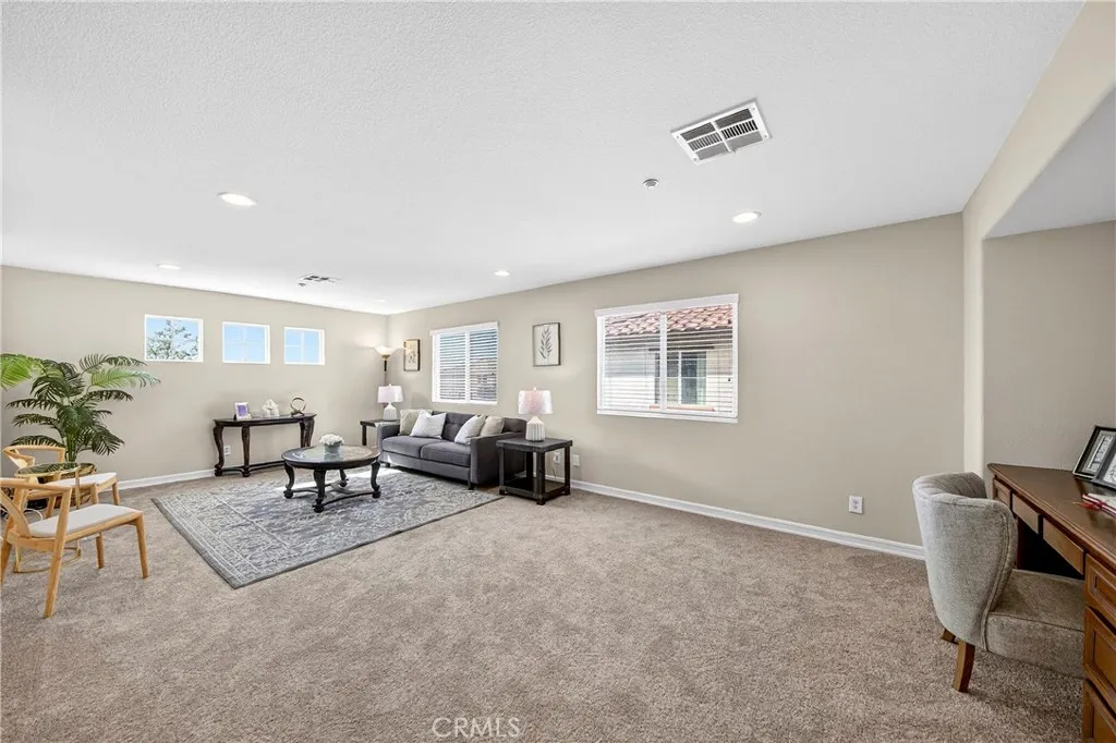 15670 Dobbs Peak Ln, Fontana, California 92336 home-pic-30