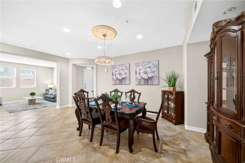 15670 Dobbs Peak Ln, Fontana, California 92336 home-pic-10
