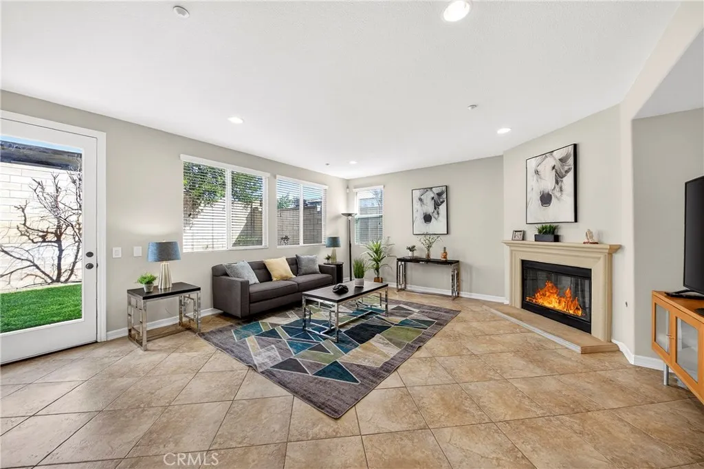 15670 Dobbs Peak Ln, Fontana, California 92336 home-pic-16
