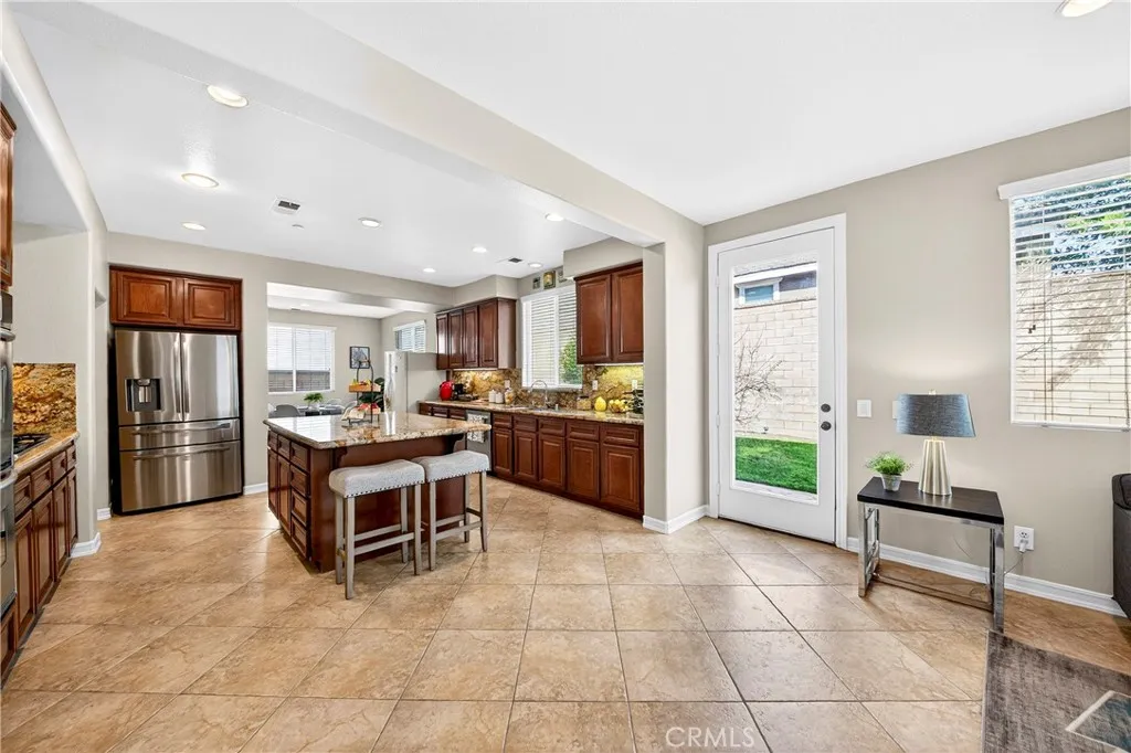 15670 Dobbs Peak Ln, Fontana, California 92336 home-pic-20