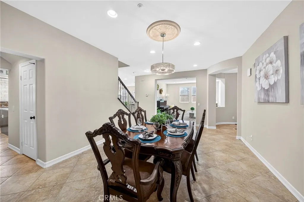 15670 Dobbs Peak Ln, Fontana, California 92336 home-pic-9