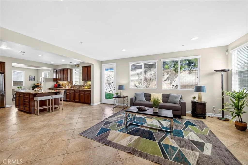 15670 Dobbs Peak Ln, Fontana, California 92336 home-pic-12
