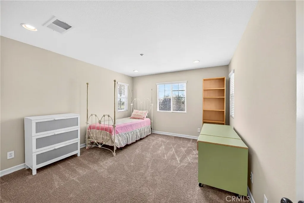 15670 Dobbs Peak Ln, Fontana, California 92336 home-pic-43