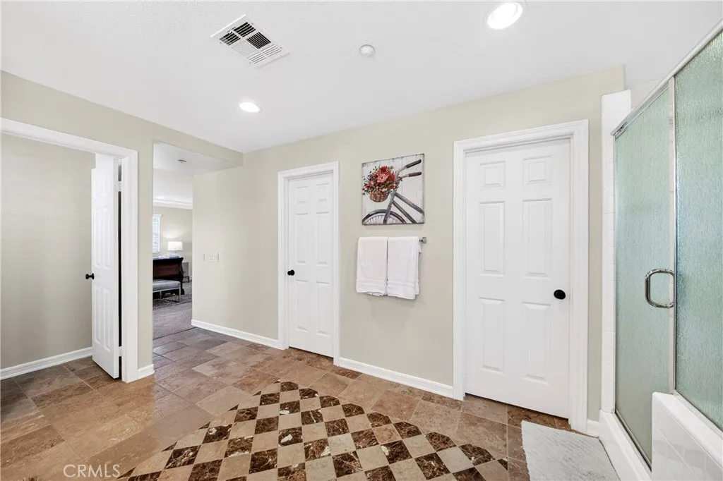 15670 Dobbs Peak Ln, Fontana, California 92336 home-pic-41