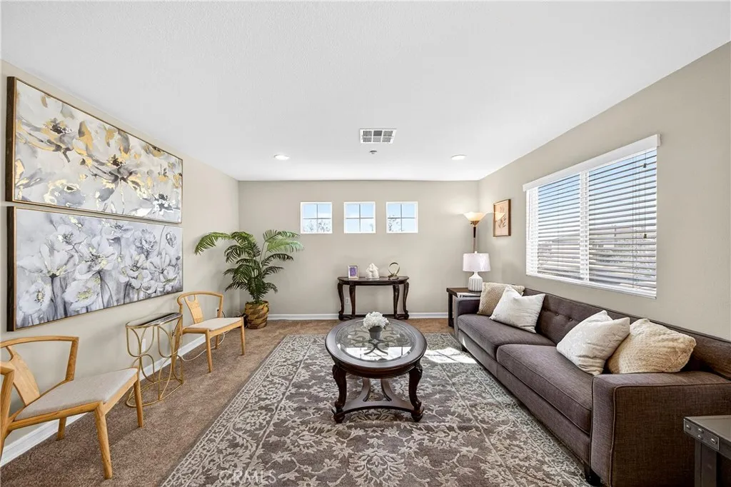 15670 Dobbs Peak Ln, Fontana, California 92336 home-pic-29