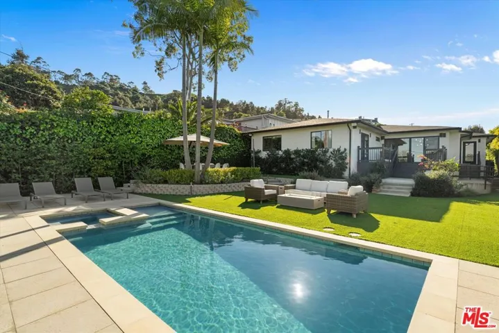 3840 Carmona Avenue, Los Angeles, California 90008
