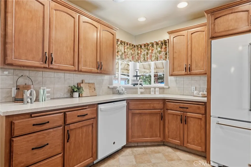 955 W G Street, Ontario, California 91762 home-pic-13