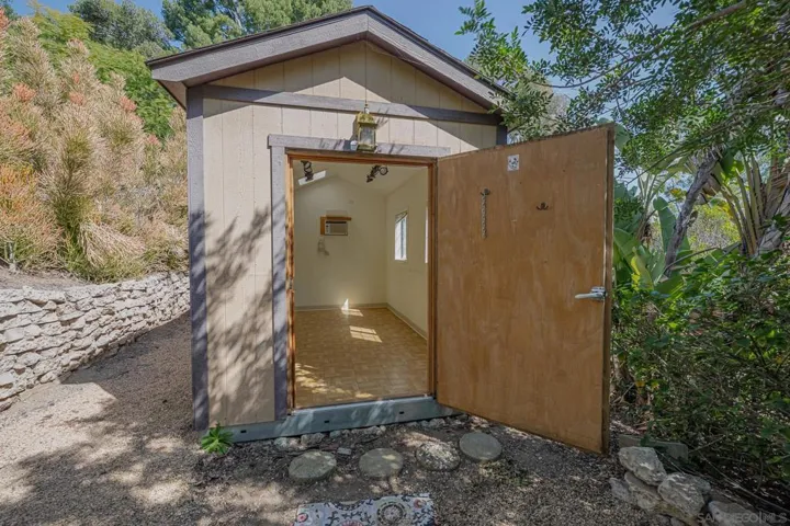 Bonus Building #1- Former Artist Studio w/power & A/C