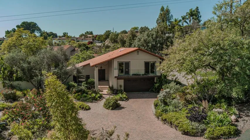 Entry to 2871 Anaheim St