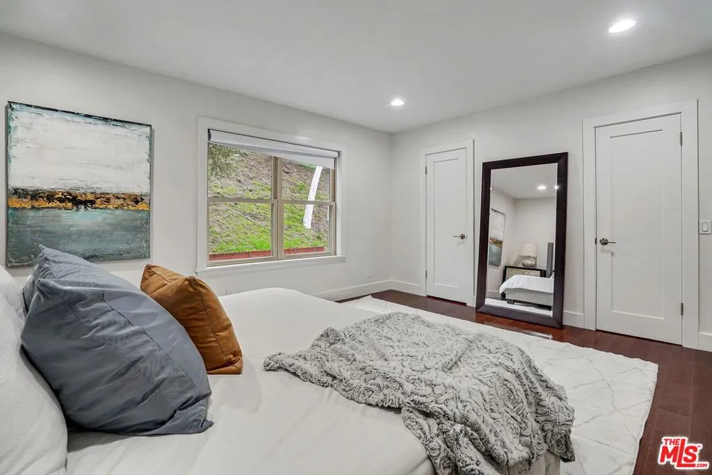 1100 N Beverly Glen Boulevard, Los Angeles, California 90077 home-pic-18