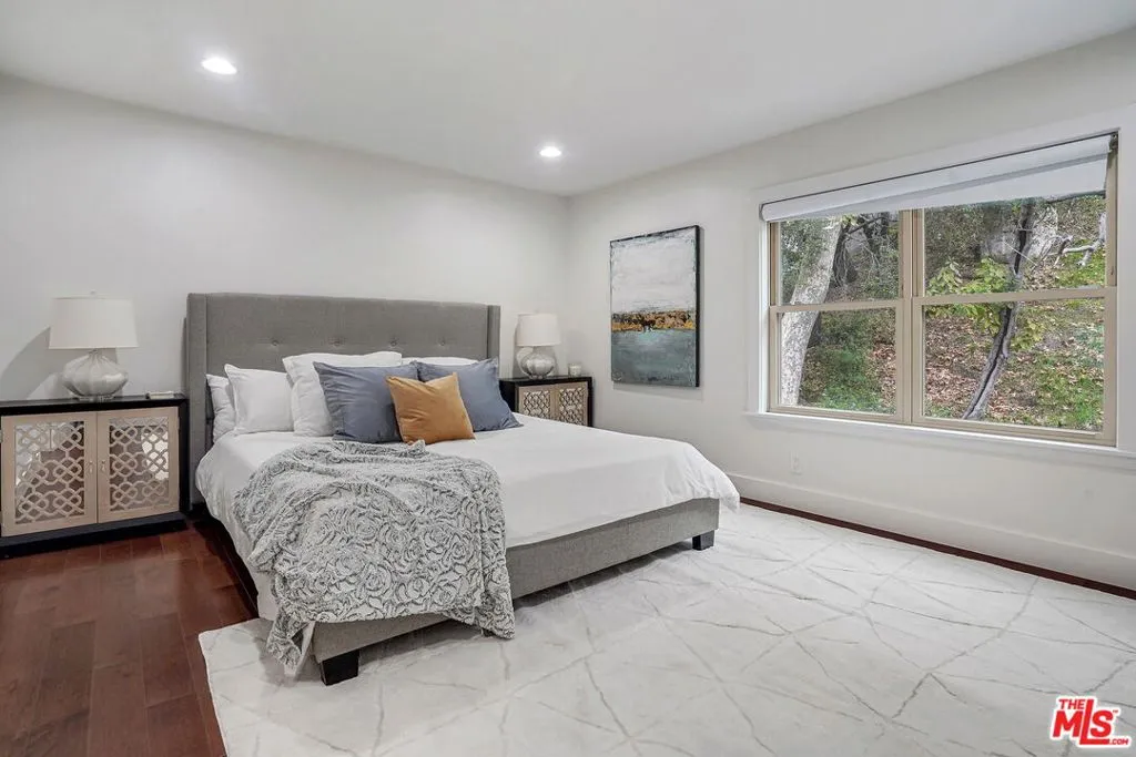 1100 N Beverly Glen Boulevard, Los Angeles, California 90077 home-pic-17