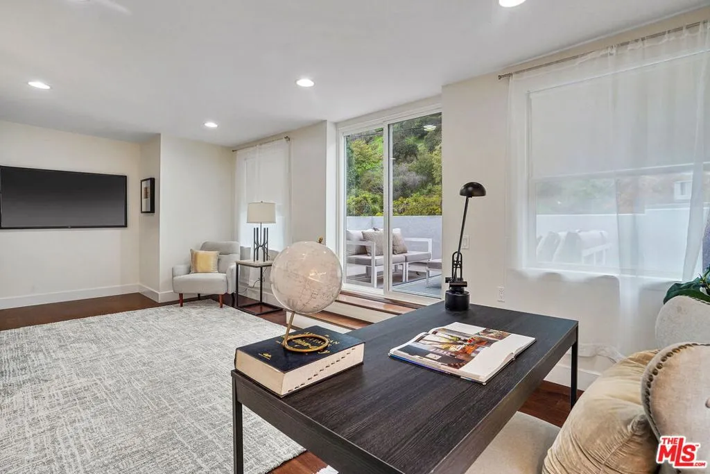 1100 N Beverly Glen Boulevard, Los Angeles, California 90077 home-pic-16
