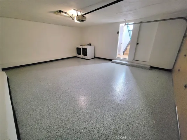 Garage w/ Washer & Dryer