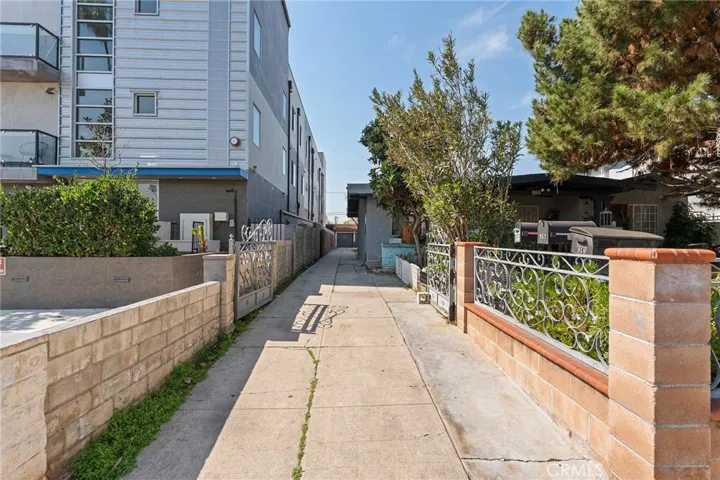 955 N Normandie, Los Angeles, California 90029